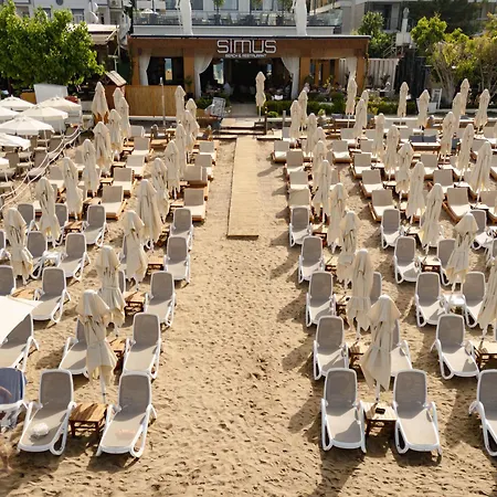 A Hotel Side